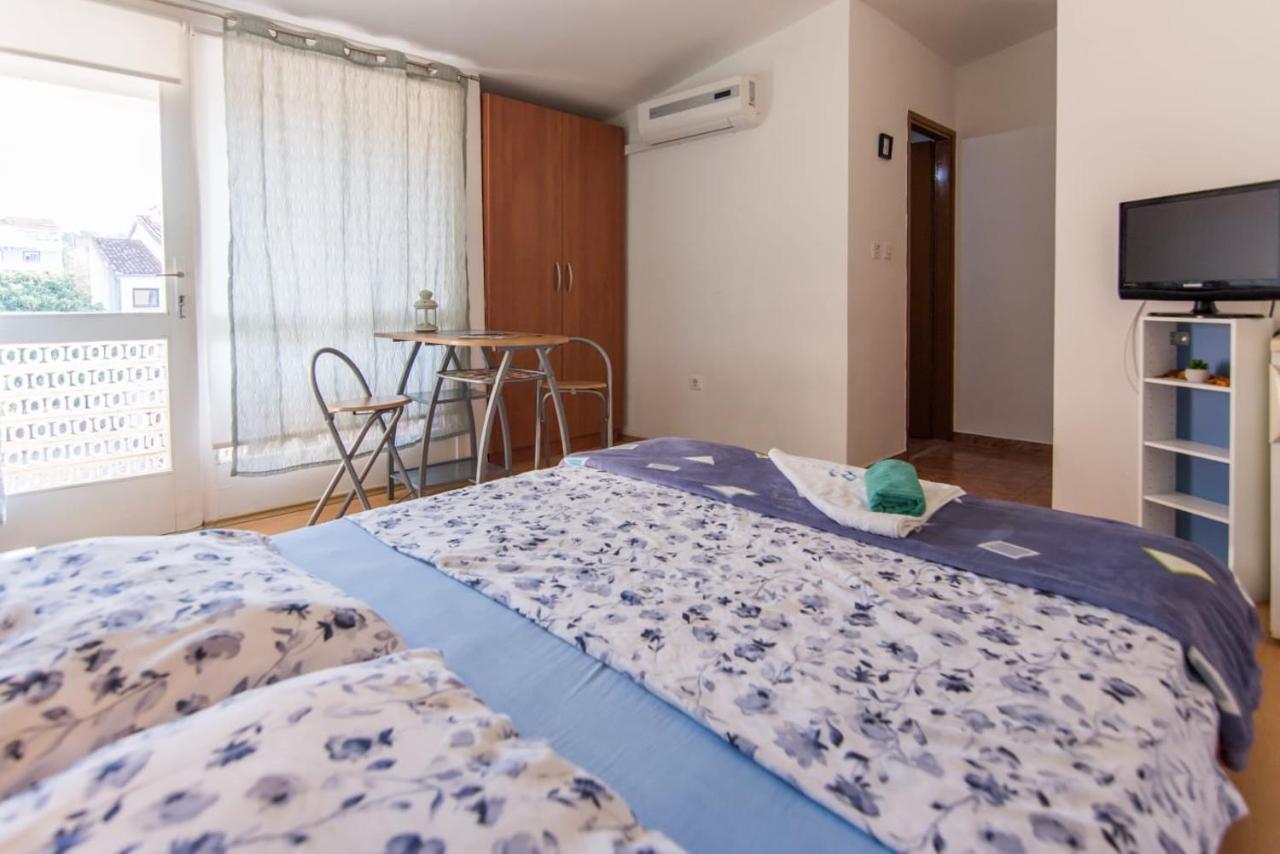 Sobe Rolo Uz More Hotel Biograd Na Moru Exterior foto