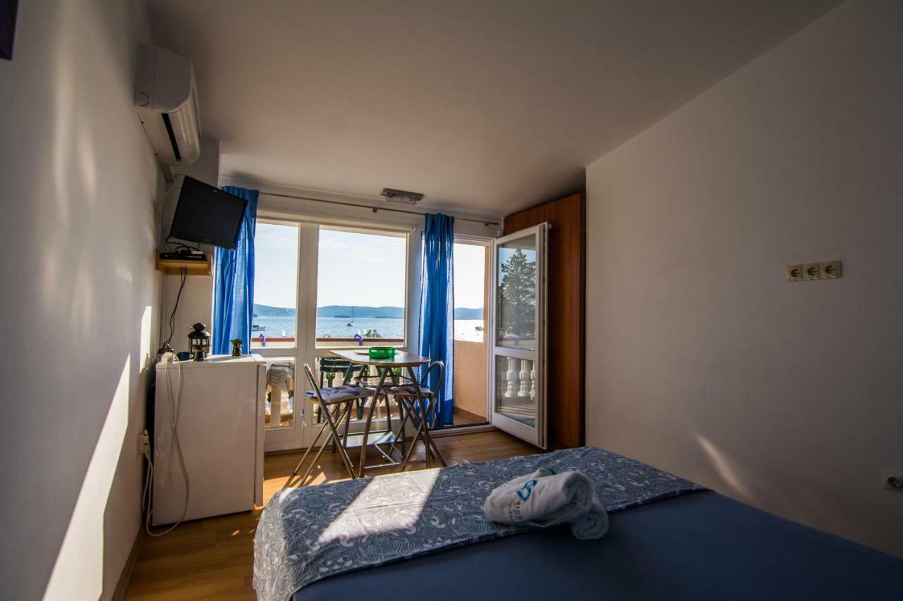 Sobe Rolo Uz More Hotel Biograd Na Moru Exterior foto